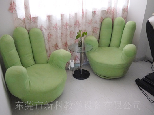 学校<a href='http://www.mediatations.com' target='1' style='font-size:14px; font-weight:bold; color:#0080ff;'>心理咨询室</a>布置